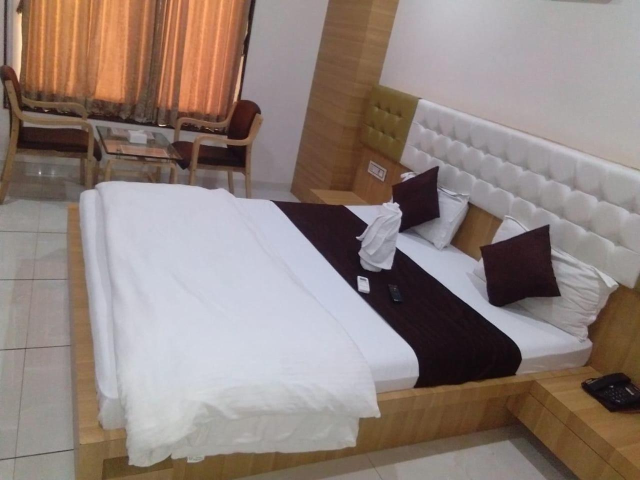 Hotel Fun City Navsari Exterior foto