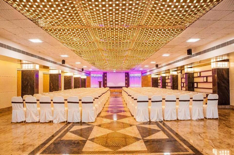 Hotel Fun City Navsari Exterior foto