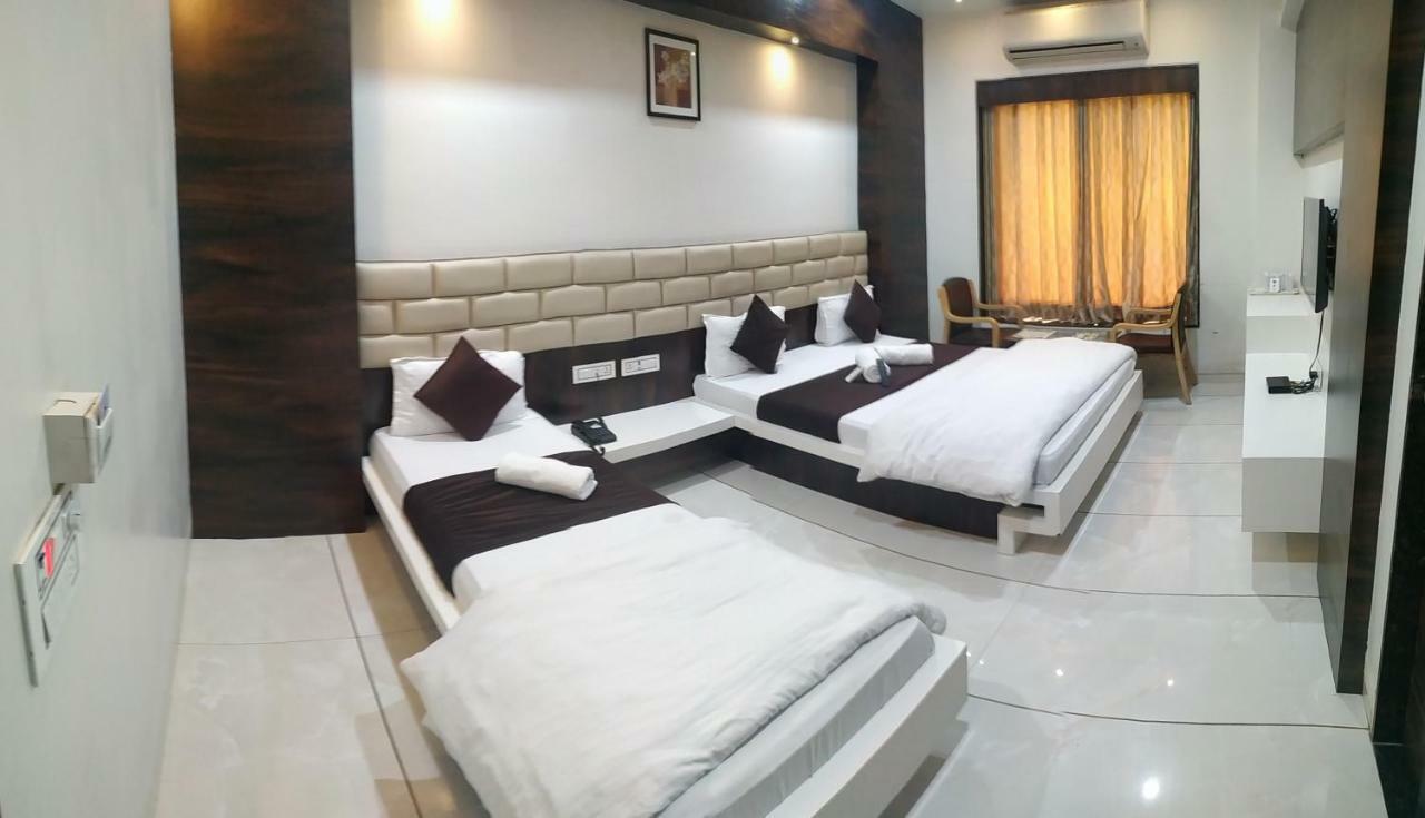 Hotel Fun City Navsari Exterior foto