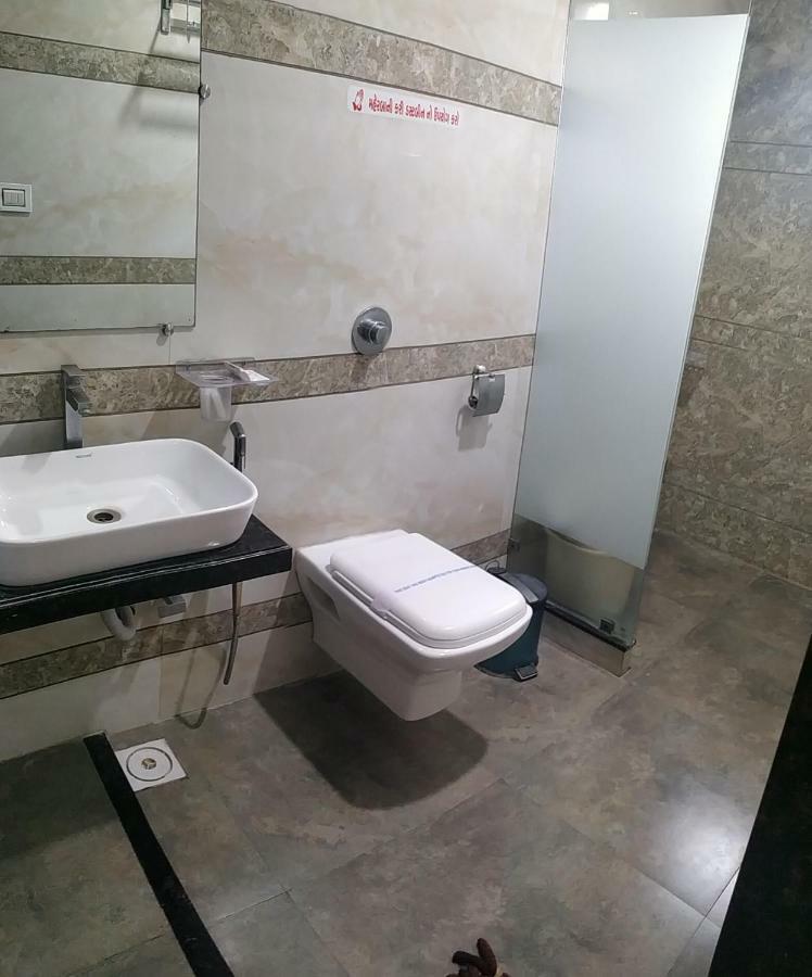 Hotel Fun City Navsari Exterior foto